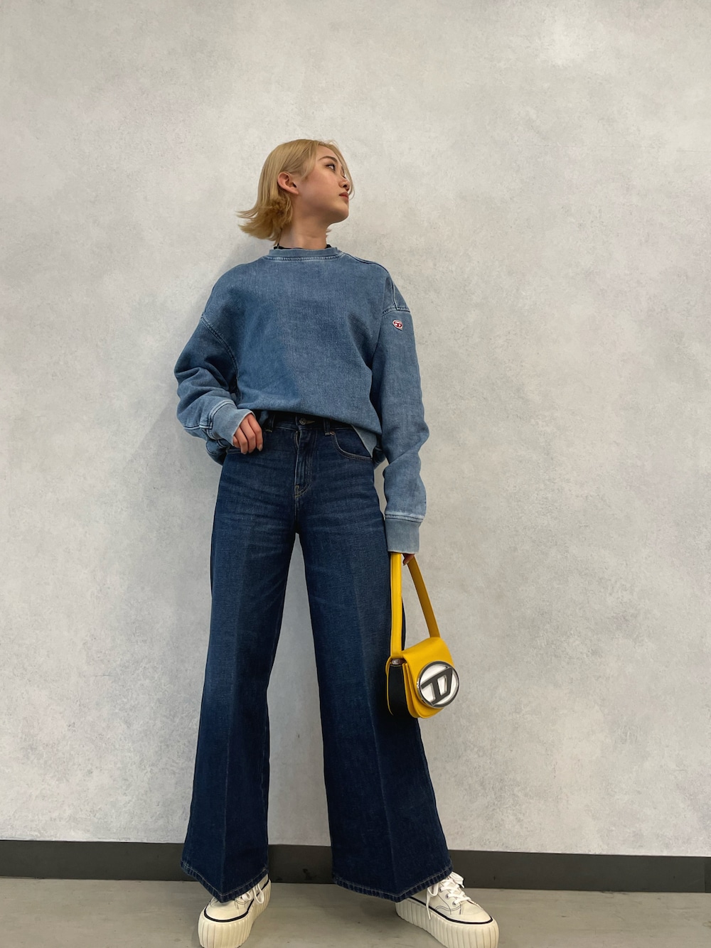 DIESEL SS22 レディース デニム スリム フレアレッグ ミッドブルーを