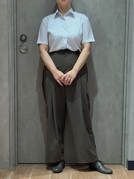 「TOKYO SHIRTS（トウキョウシャツ）の【吸水速乾】【COFREX】形態安定ノンアイロン ワイド 半袖ビジネスワイシャツ（ビジネスシャツ、ブルー系）」を使った、BRICK HOUSE by Tokyo Shirts 札幌発寒イオンモール店さん（レディース・156cm）の夏コーディネート