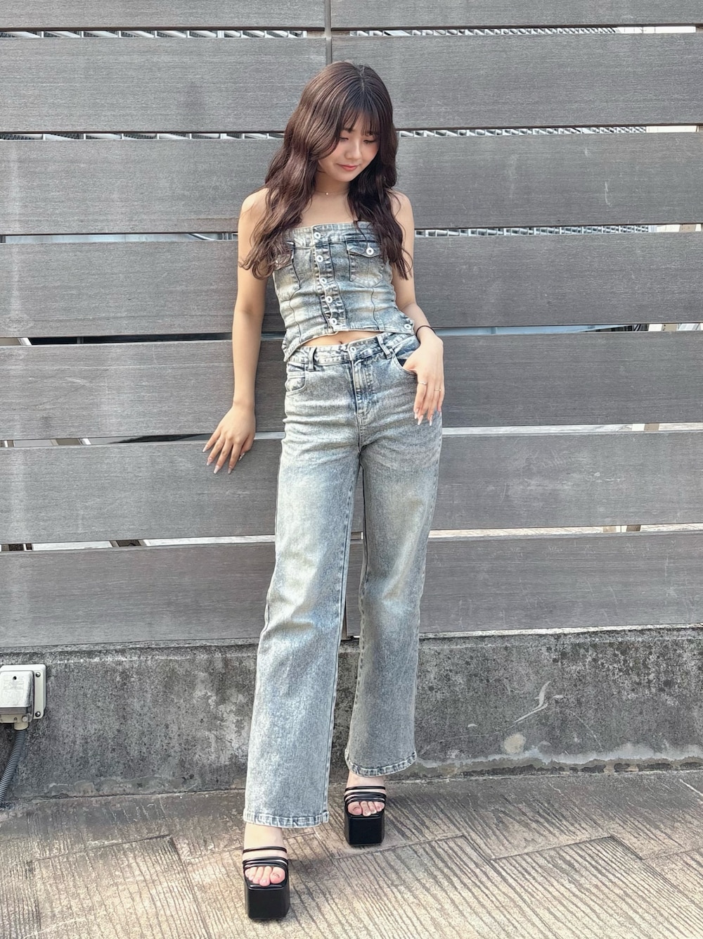 「大人カジュアル、カジュアルコーデ、デニム、デニムオールインワン、大人女子、夏コーデ、おしゃれさんと繋がりたい、セットアップ、SPIRALGIRL」｜「SPIRALGIRLのデニムビスチェオールインワン（つなぎ/オールインワン、ブルー系）」を使った、aoiさん（レディース・167cm）の春コーディネートの1枚目の写真