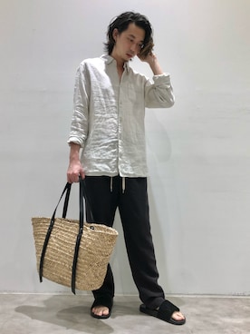 「海」｜「アイテム（スラックス）」を使った、Reggieさん（メンズ・168cm）の秋コーディネート