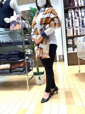 「アイテム（ストール/ショール）」を使った、SHIRTS PLAZA 浜松志都呂イオンモール店さん（レディース・158cm）の冬コーディネート