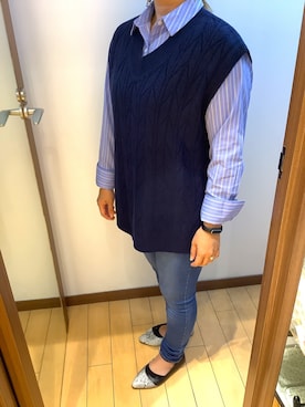 「TOKYO SHIRTS（トウキョウシャツ）のVネック ゆるシルエット ニットベスト（ベスト、ブルー系）」を使った、SHIRTS PLAZA 浜松志都呂イオンモール店さん（レディース・158cm）の夏コーディネート