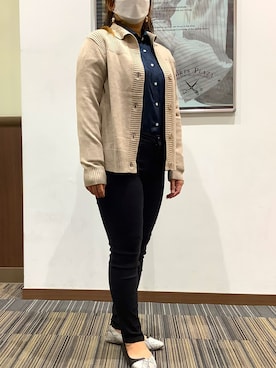「TOKYO SHIRTS（トウキョウシャツ）の形態安定ノーアイロン ワイド 長袖ビジネスワイシャツ（ビジネスシャツ、ブルー系）」を使った、SHIRTS PLAZA 浜松志都呂イオンモール店さん（レディース・158cm）の秋コーディネート