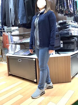 「TOKYO SHIRTS（トウキョウシャツ）のスタンドヘンリーネック ニットカーディガン（カーディガン/ボレロ、ブルー系）」を使った、SHIRTS PLAZA 浜松志都呂イオンモール店さん（レディース・158cm）の冬コーディネート