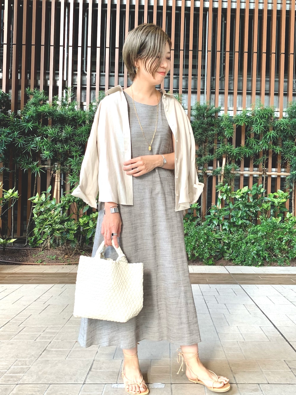 「ラクチンコーデ、夏コーデ、リネンシャツ、オトナ女子、URBAN RESEARCH ROSSO、FbyROSSO」｜「RODE SKOのアイテム（バッグ、ホワイト系）」を使った、Adaさん（レディース・163cm）の夏コーディネートの1枚目の写真