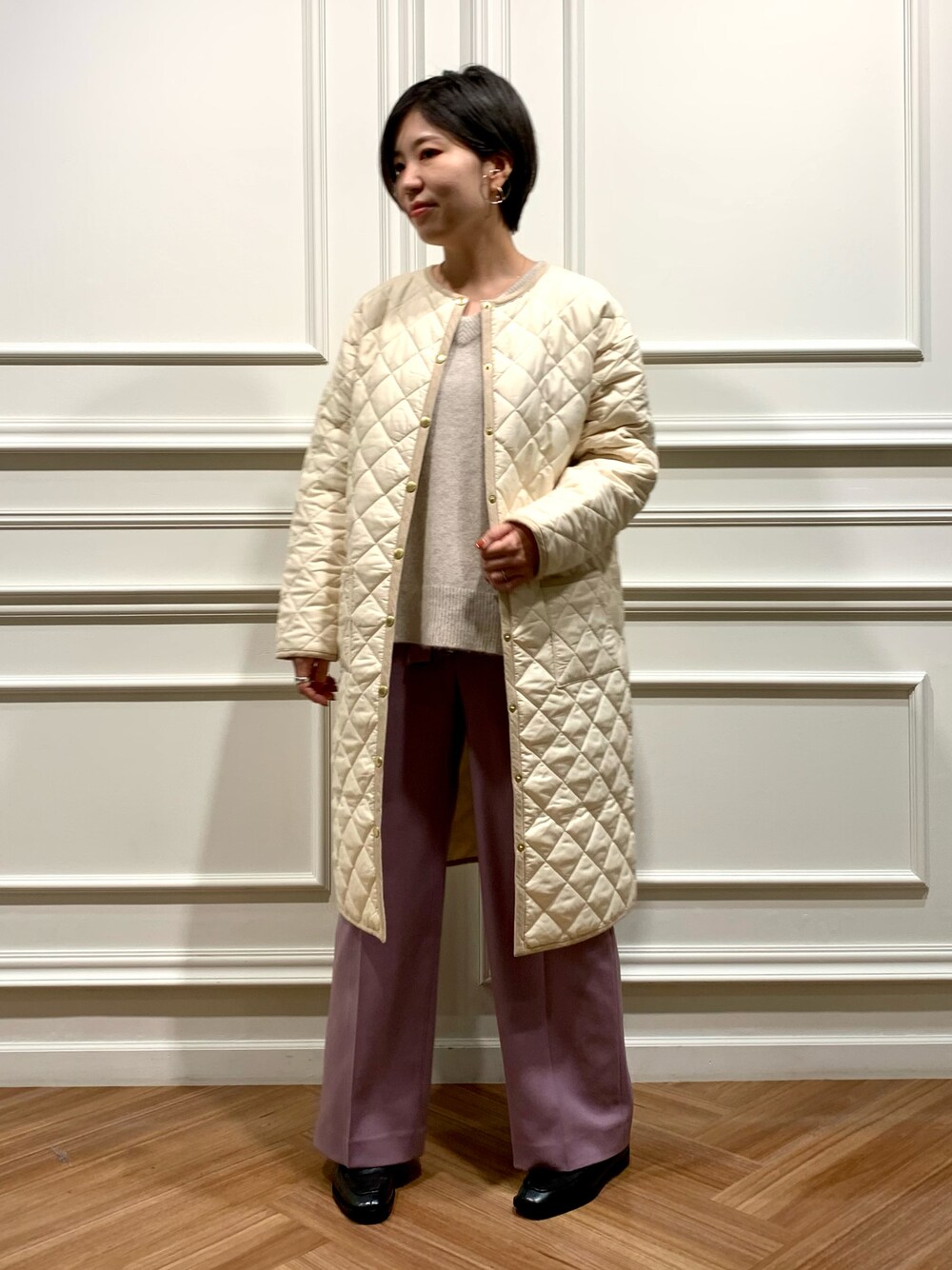 「オトナカジュアル、カラーパンツ、ダウンジャケット、Traditional Weatherwear、URBAN RESEARCH、別注」｜「URBAN RESEARCHのアイテム（パンツ、ピンク系）」を使った、Adaさん（レディース・163cm）の秋コーディネートの1枚目の写真
