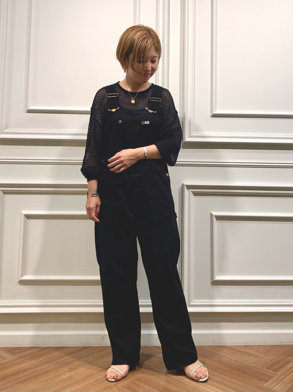 「大人カジュアル、秋のコーデ、オーバーオール、LEE、URBAN RESEARCH」｜「URBAN RESEARCHのアイテム（サロペット/オーバーオール、ブラック系）」を使った、Adaさん（レディース・163cm）の秋コーディネートの1枚目の写真