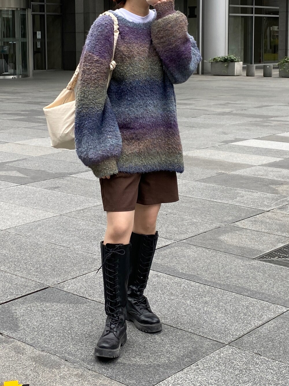 「apresjourmignon、グラデーション、グラデーションニット、ロングブーツ、ブーツ、未来のWEARISTAプロジェクト、クリスマスに着たい服、秋冬コーデ、冬コーデ、プチプラ、プチプラコーデ、秋コーデ、ニット、お出かけコーデ、おしゃれさんと繋がりたい」｜「apres jour mignonのグラデーションブークレニット【ZOZOTOWN限定アイテム】（ニット/セーター、パープル系）」を使った、uraさん（レディース・160cm）の秋コーディネートの1枚目の写真