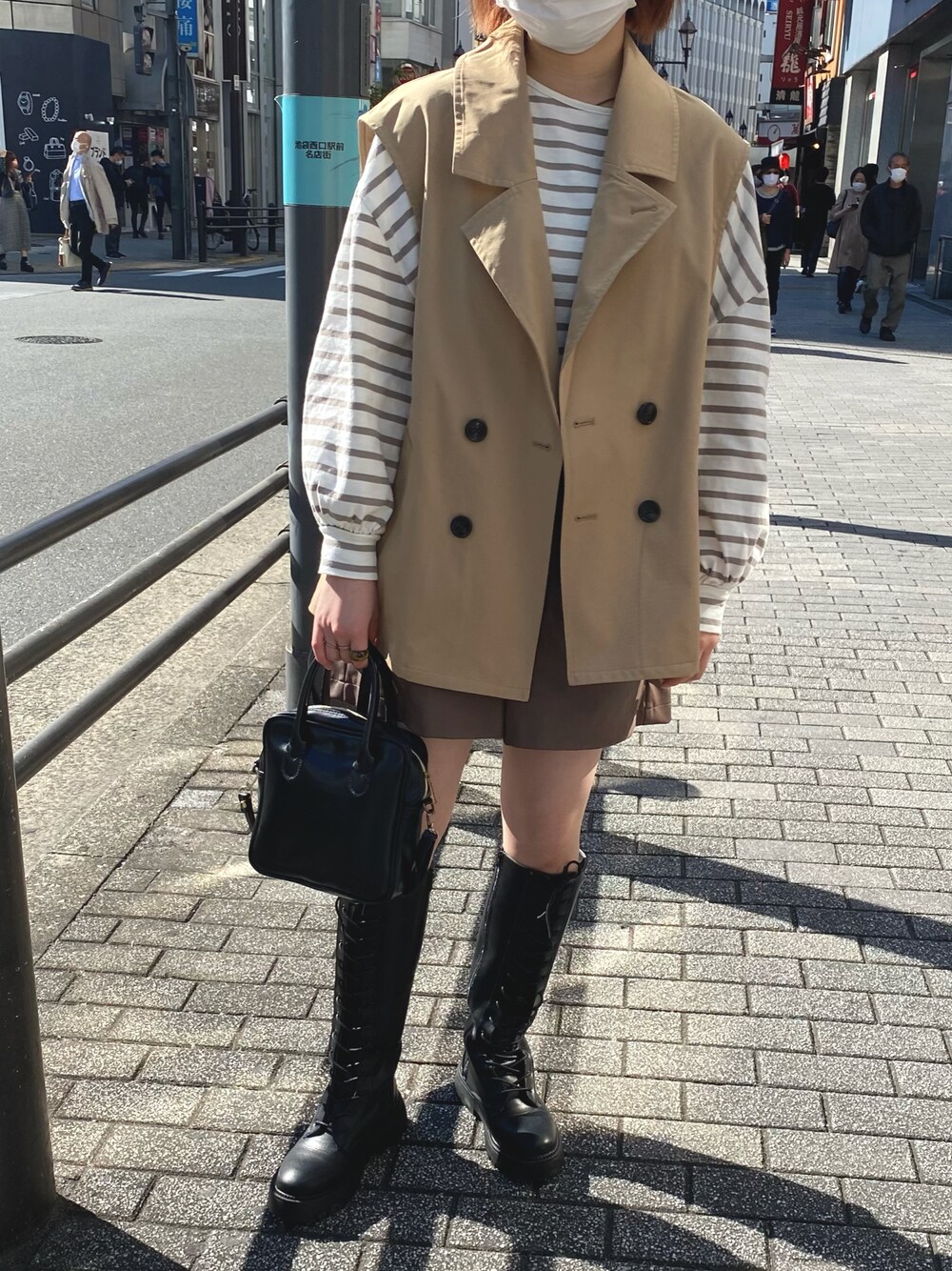 「ブーツ、ベスト、ロングブーツ、休日スタイル、ブラウン、プチプラ、ジレ、ootd、プチプラコーデ、ゆるコーデ、秋コーデ、お洒落さんとつながりたい」｜「nuguのアイテム（バッグ、ブラック系）」を使った、uraさん（レディース・160cm）の秋コーディネートの1枚目の写真