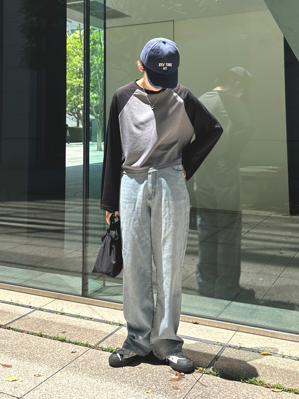 「apresjourmignon、アプレジュールミニョン、プチプラ、プチプラコーデ」｜「apres jour mignonのゆるストレートデニム【ZOZOTOWN限定アイテム】（デニムパンツ、ブルー系）」を使った、uraさん（レディース・160cm）の夏コーディネートの1枚目の写真
