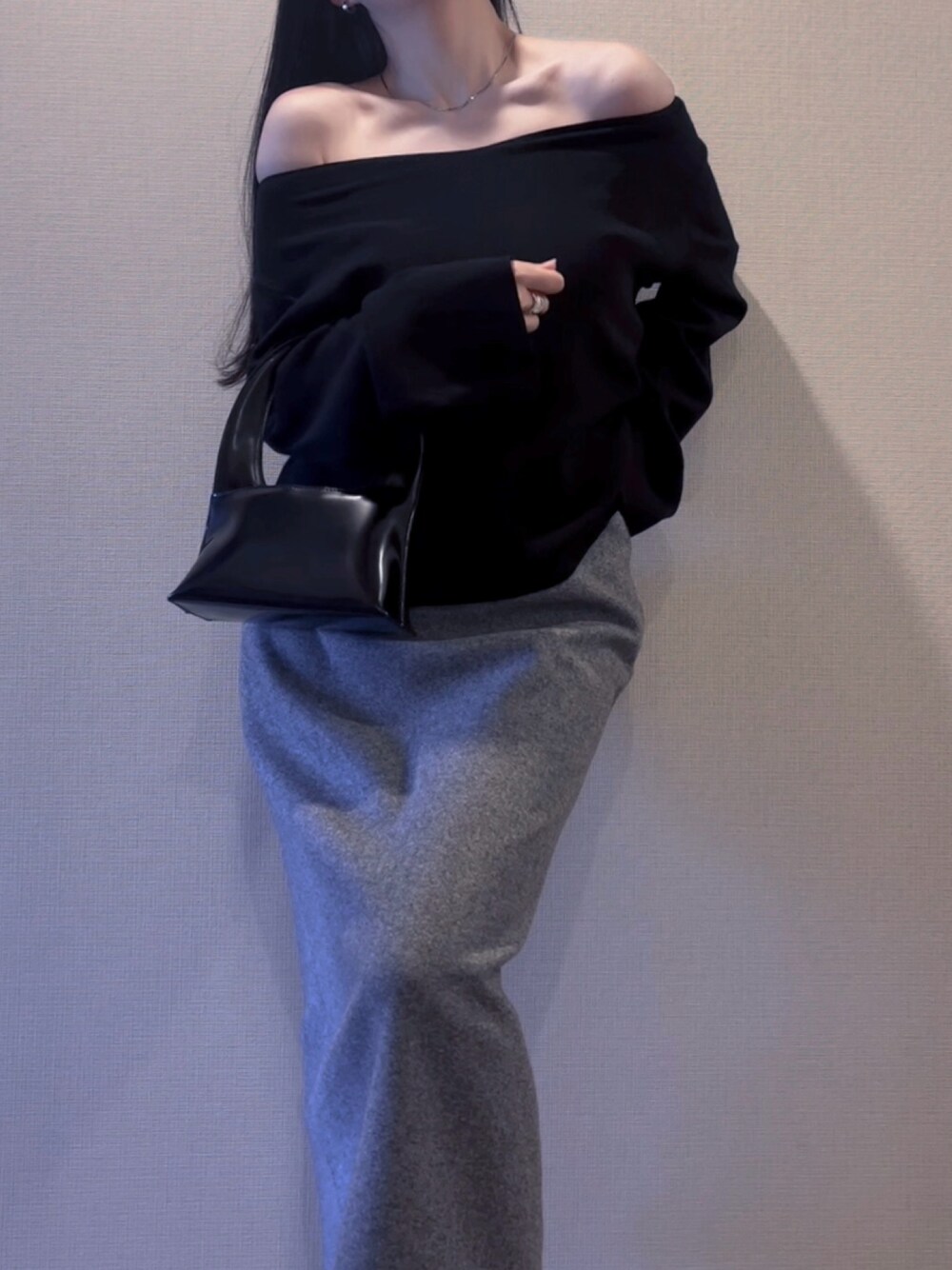 「ZARA、ZARAコーデ、osoi、tiffany&co、ootd、outfit」｜「ZARAのアイテム（スカート、グレー系）」を使った、tsushieriさん（レディース・163cm）の冬コーディネートの1枚目の写真