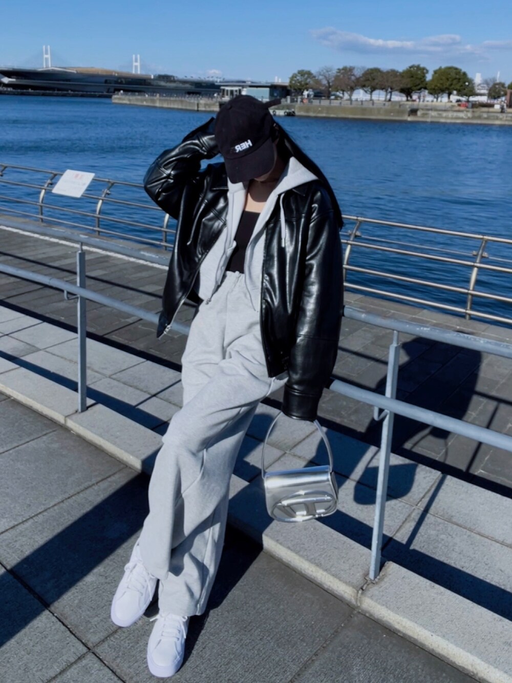 「スウェットコーデ、ユニクロ、outfit、GU、ZARA、Diesel、UNIQLO、NIKE」｜「ZARAのアイテム（ジャケット/アウター、ブラック系）」を使った、tsushieriさん（レディース・163cm）の冬コーディネートの1枚目の写真