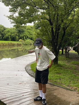 「butterのアイテム（Tシャツ/カットソー、グレー系）」を使った、kouuuuuukiさん（メンズ・175cm）の夏コーディネート