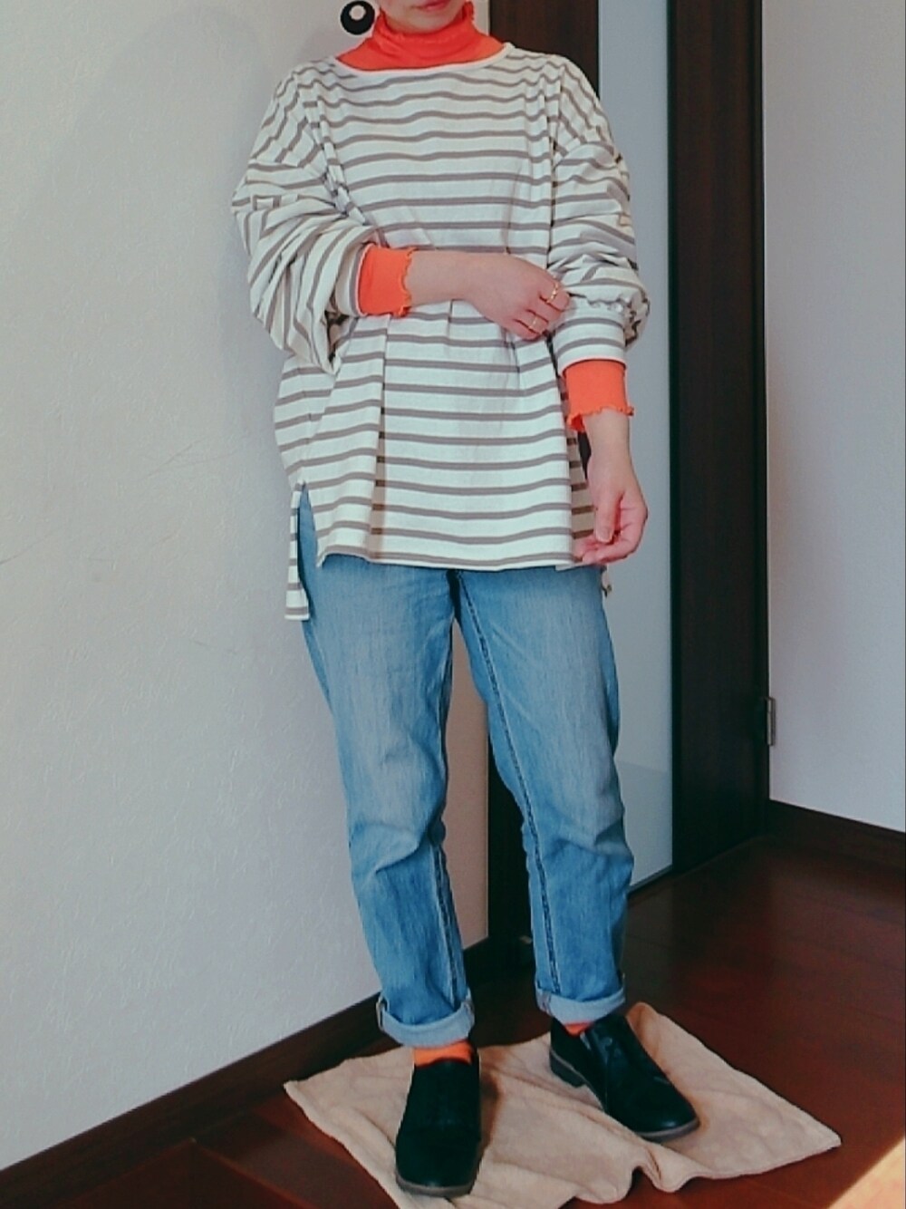 「プチプラ、ボーダー、デニム、低身長コーデ、春服デビュー宣言、ラフ、ショートヘア、刈り上げ女子、スウィーツ同盟会、休日スタイル、シアートップス、シンプルコーデ」｜「apres jour mignonのボーダーBIGロンＴ 【ZOZOTOWN限定アイテム】（Tシャツ/カットソー、ベージュ系）」を使った、yuuu さん（レディース・153cm）の春コーディネートの1枚目の写真