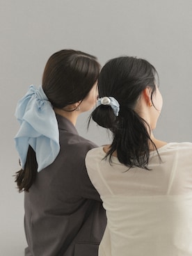 「アイテム（ヘアゴム）」を使った、UNAさん（レディース・162cm）の秋コーディネート