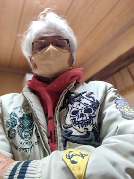 「アイテム（スタジャン、グレー系）」を使った、avirexsさん（メンズ・165cm）の冬コーディネート