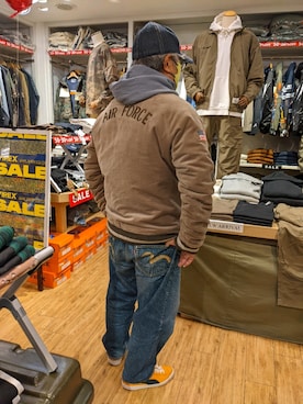 「アイテム（スタジャン、ブラウン系）」を使った、avirexsさん（メンズ・165cm）の冬コーディネート