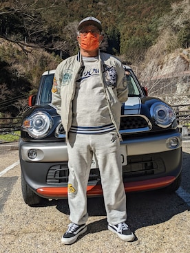 「アイテム（スタジャン、グレー系）」を使った、avirexsさん（メンズ・165cm）の冬コーディネート