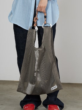 「OUTDOOR PRODUCTS（アウトドアプロダクツ）のOUTDOOR PRODUCTS/アウトドアプロダクツ MESH SHOPPER(M) トートバッグ 2026年春夏（トートバッグ、グレー系）」を使った、萌笑さん（レディース・157cm）の春コーディネート