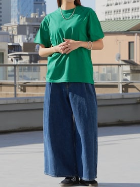 「United Athle（ユナイテッドアスレ）の【UNITED ATHLE】ユナイテッドアスレ 色・サイズ展開豊富 半袖無地 クルーネック Tシャツ 5.6oz ベーシック無地カットソー ビッグサイズ 2026年 夏 夏服（Tシャツ/カットソー、グリーン系）」を使った、萌笑さん（レディース・157cm）の夏コーディネート