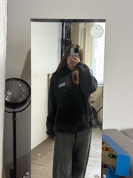 「Liberaiders（リベレイダース）のLiberaiders/リベレイダース TRIBAL EMBROIDERY HOODIE フロスト加工 ロゴ刺繍 プルオーバーパーカー ワイド 2026年春夏（パーカー、ブラック系）」を使った、萌笑さん（レディース・157cm）の春コーディネート