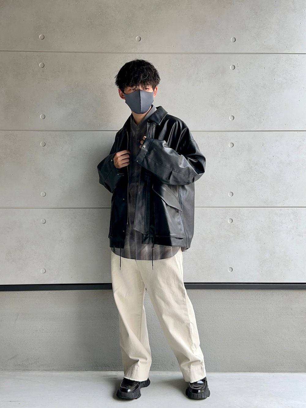 「秋服まるっと大公開、今日のコーデ、休日コーデ、大人コーデ、オトナカジュアル、メンズファッション、WYM」｜「WYM LIDNMのFAUX LEATHER MILITARY BLOUSON（ブルゾン、ブラック系）」を使った、ko-chiさん（メンズ・176cm）の秋コーディネートの1枚目の写真