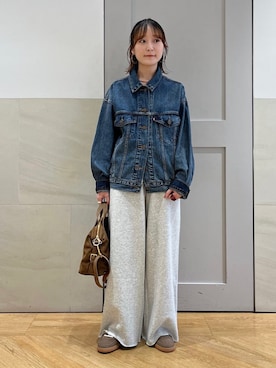「Levi's」｜「アイテム（スウェットパンツ）」を使った、中島さん（レディース・154cm）の秋コーディネート