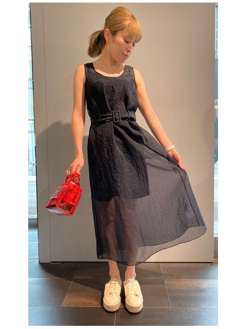 「オトナ女子、夏、シンプルコーデ、カジュアルコーデ、キレイめ、モノトーン、ロングスカート、ワンピース、AXchanger、ootd、AXchange、アルマーニエクスチェンジ、休日スタイル、サンダル、ママコーデ」｜「ARMANI EXCHANGEの【A|X アルマーニ エクスチェンジ】オーガンジーシースルーベルテッドワンピース（ワンピース、ブルー系）」を使った、peachさん（レディース・157cm）の春コーディネートの1枚目の写真
