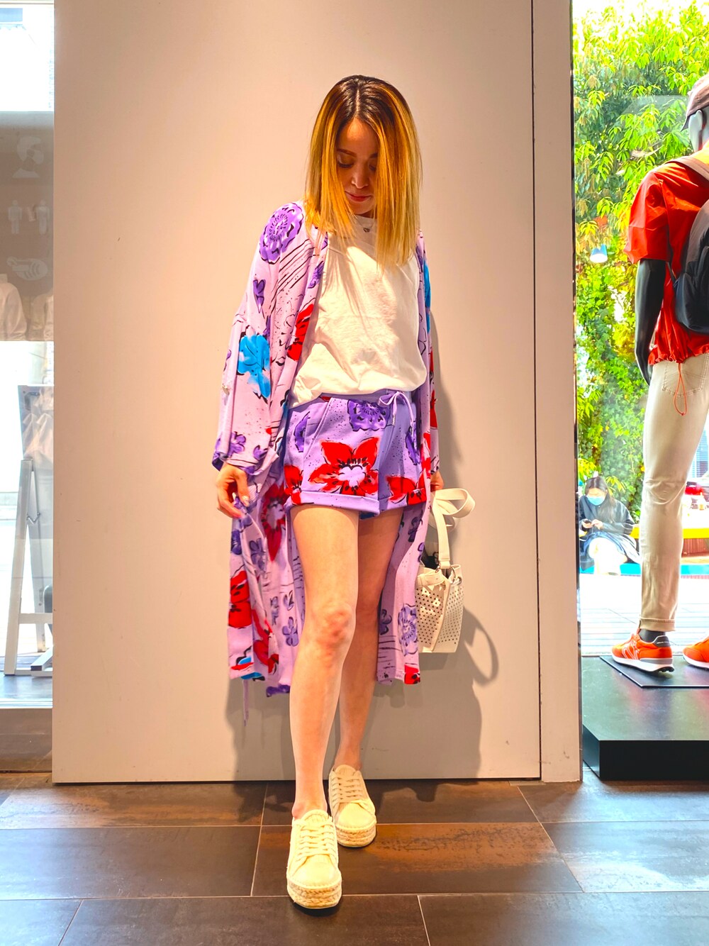 「大人カジュアル、AXchanger、AXchange、きれいめカジュアル、プチプラコーデ、カーディガン、ゆるコーデ、花柄、ロングカーディガン、リゾートスタイル、モード」｜「ARMANI EXCHANGEの【A|X アルマーニ エクスチェンジ】レースアップ　エスパドリーユ（スリッポン、ベージュ系）」を使った、peachさん（レディース・157cm）の春コーディネートの1枚目の写真