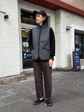 「アイテム（ベスト、グレー系）」を使った、Lavenham 横浜さん（メンズ・180cm）の冬コーディネート