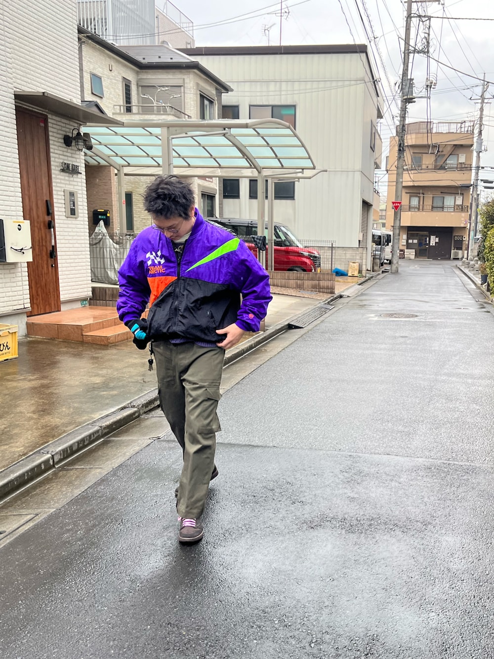 「ミリタリー、古着、スニーカー、NIKE、カーゴパンツ、メガネ男子」｜「NIKEのアイテム（スニーカー、ブラウン系）」を使った、NO NAMEさん（メンズ・172cm）の冬コーディネートの1枚目の写真