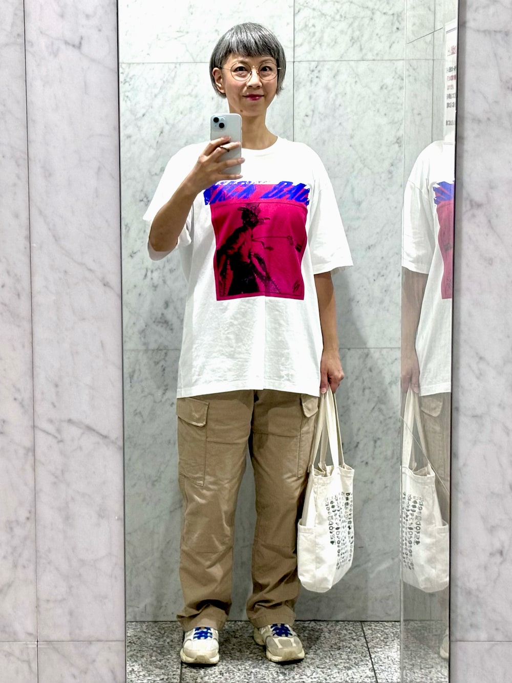 「60代コーデ」｜「UNIQLOのアイテム（カーゴパンツ、ベージュ系）」を使った、つた吉さん（レディース・165cm）の秋コーディネートの1枚目の写真