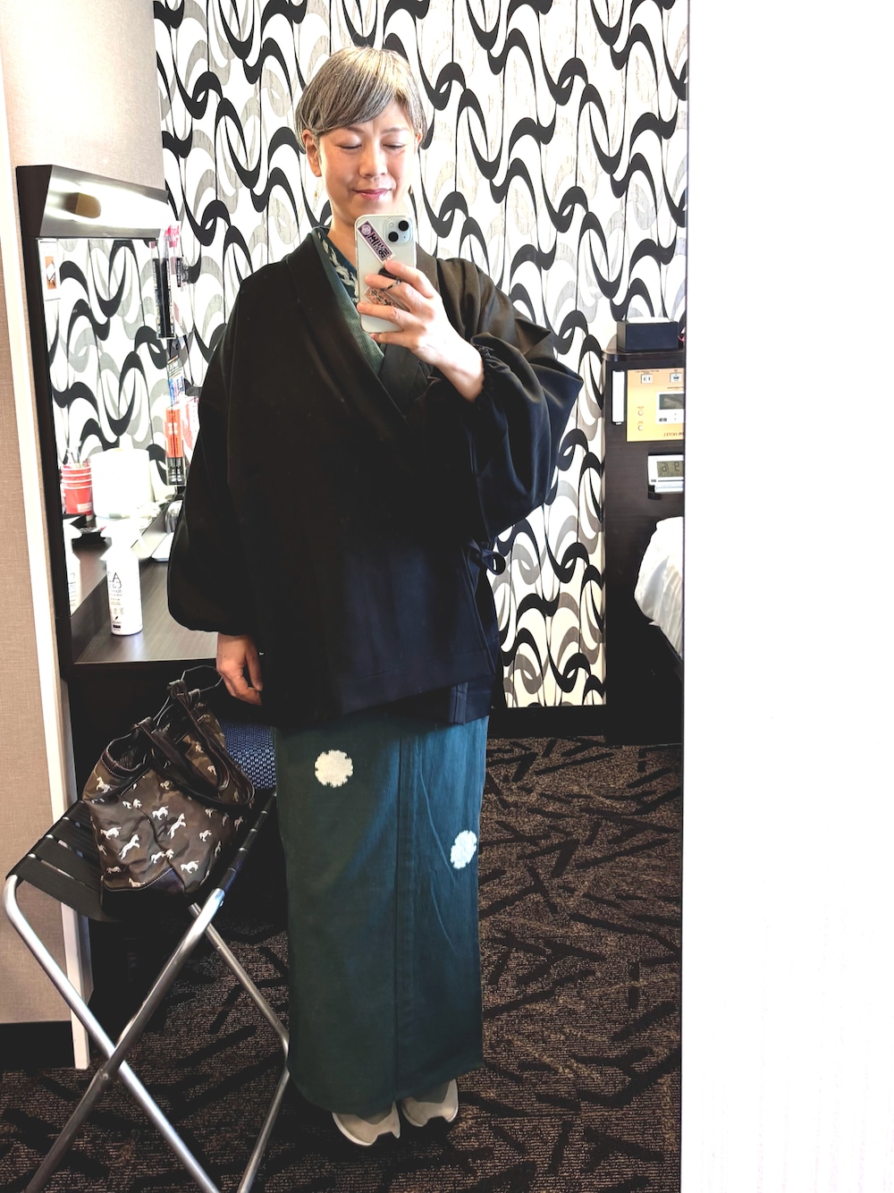 「着物」｜「藤木屋のアイテム（着物、ブラック系）」を使った、つた吉さん（レディース・165cm）の春コーディネートの1枚目の写真