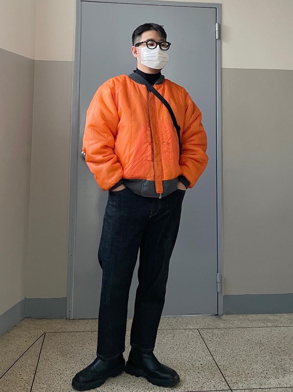 「no brandのアイテム（デニムパンツ、ブラック系）」を使った、프랭크さん（メンズ・168cm）の冬コーディネートの1枚目の写真