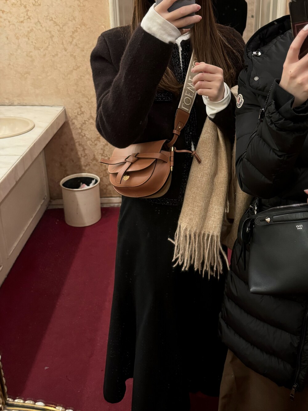 まさんの「Loewe - Gate Mini Leather Cross Body Bag - Womens - Brown（LOEWE）」を使ったコーディネートの1枚目の写真
