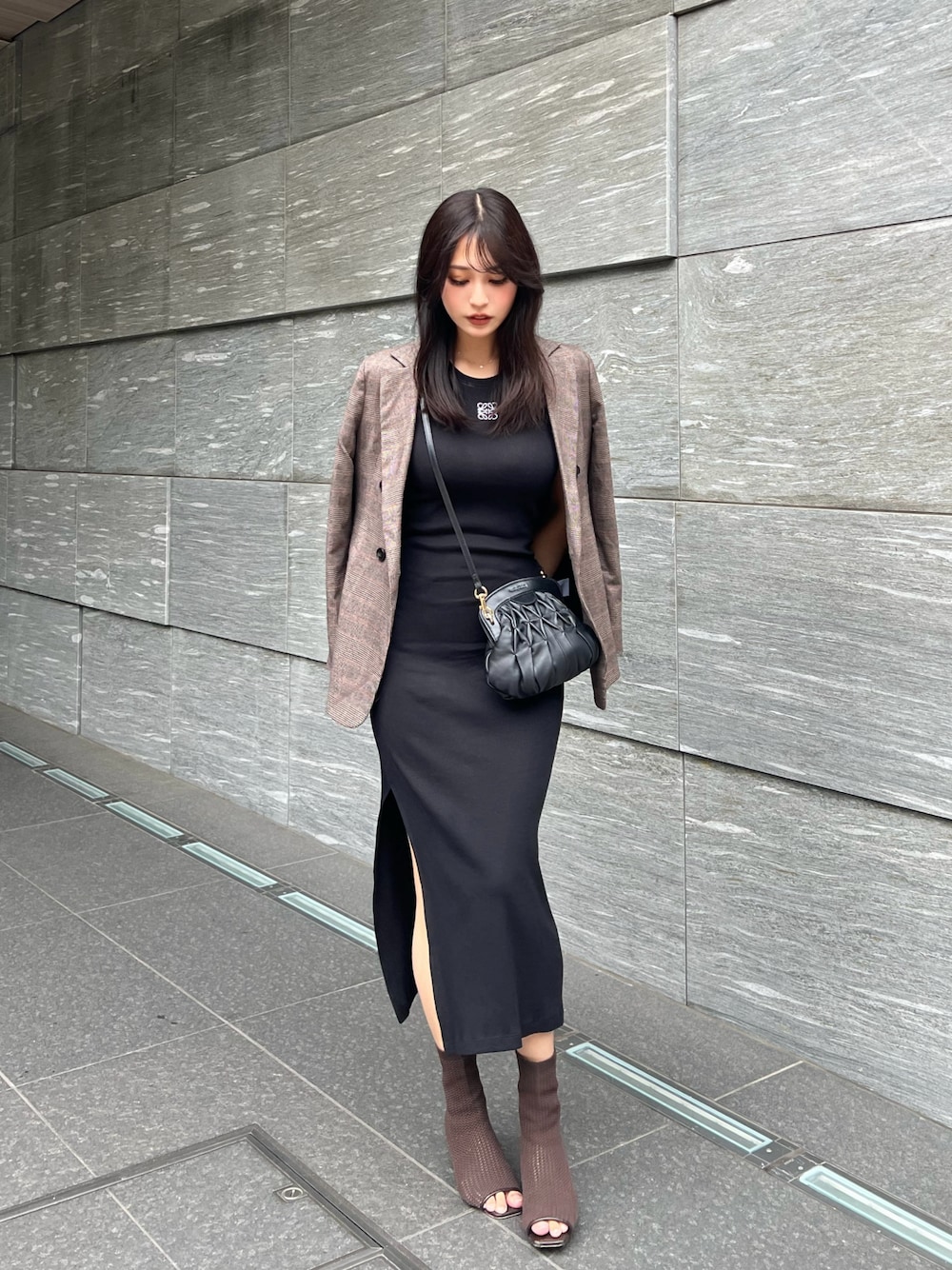 「LOEWEのアイテム（ワンピース/ドレス、ブラック系）」を使った、M.さん（レディース・169cm）の秋コーディネートの1枚目の写真