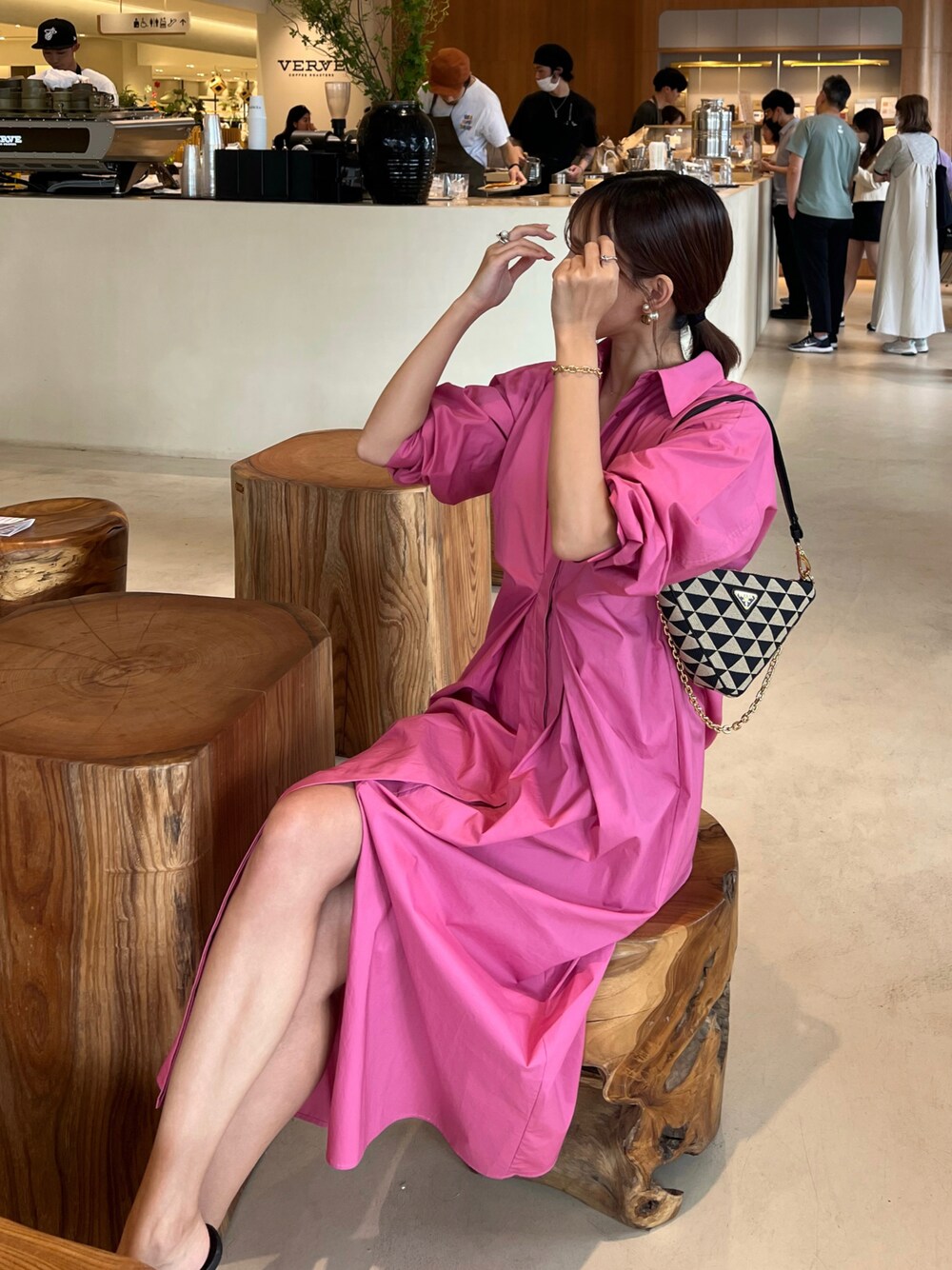 「高身長女子、シャツワンピース」｜「JOSEMOONのアイテム（シャツワンピース、ピンク系）」を使った、M.さん（レディース・169cm）の夏コーディネートの1枚目の写真