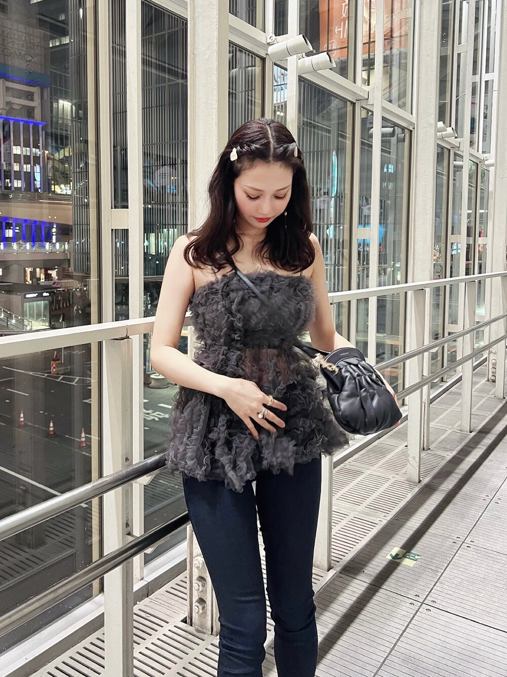 「SNIDELのアイテム（トップス、グレー系）」を使った、M.さん（レディース・169cm）の秋コーディネートの1枚目の写真