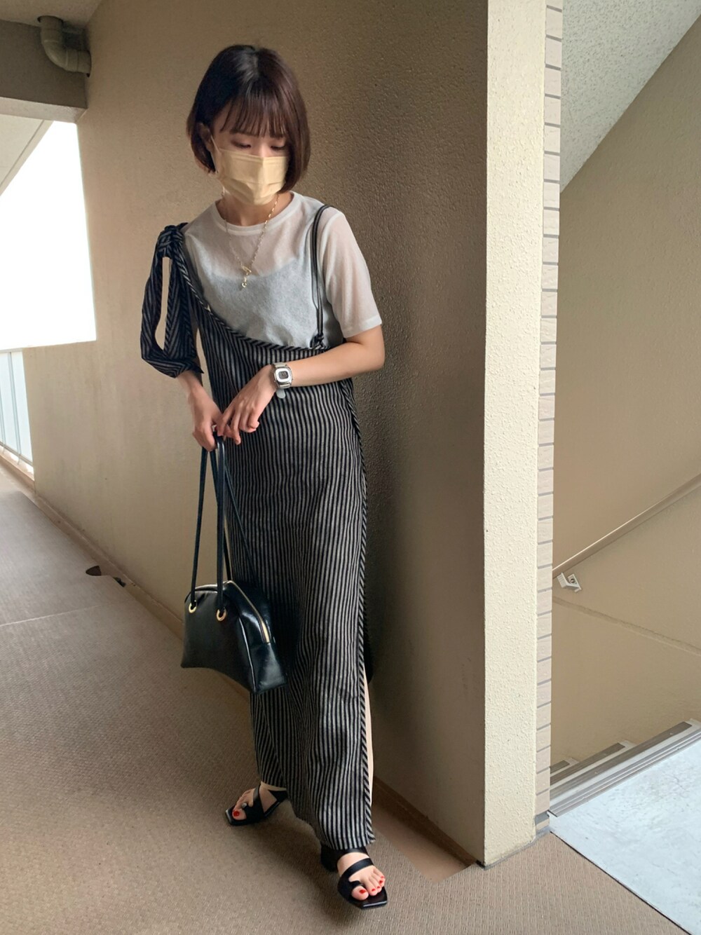 「大人カジュアル、カジュアルコーデ、夏コーデ、淡色コーデ、ワントーンコーデ、モノトーン、ワンピース、amiur、低身長、おしゃれさんと繋がりたい」｜「GUのアイテム（サンダル、ブラック系）」を使った、けいこさん（レディース・156cm）の夏コーディネートの1枚目の写真