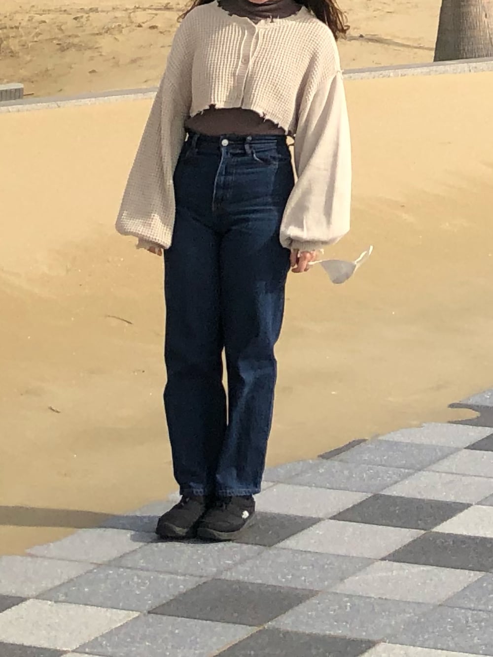 「カーディガン」｜「WHO'S WHO galleryのCRAFTWORK ストレートデニム（デニムパンツ、ブルー系）」を使った、🌝さん（レディース・161cm）の冬コーディネートの1枚目の写真