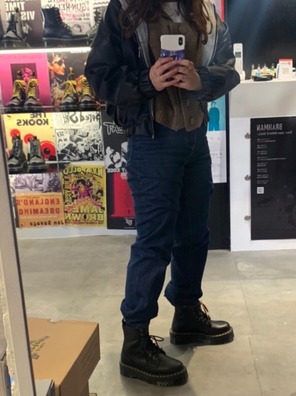 「JADON、厚底ブーツ」｜「WHO'S WHO galleryのCRAFTWORK ストレートデニム（デニムパンツ、ブルー系）」を使った、🌝さん（レディース・161cm）の冬コーディネートの1枚目の写真