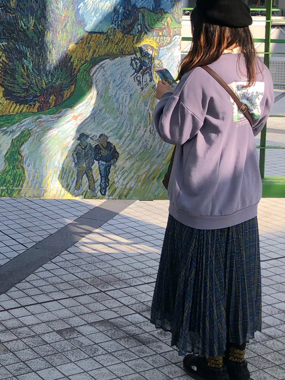 「ゴッホ、ｱｲﾘｽ」｜「ゴッホのアイテム（スウェット、ブルー系）」を使った、🌝さん（レディース・161cm）の春コーディネートの1枚目の写真