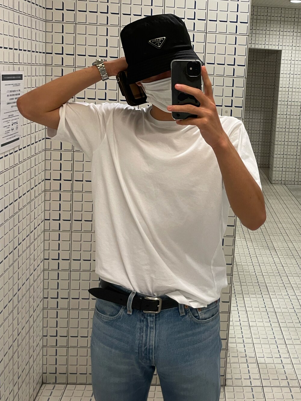 「韓国ファッション、シンプルコーデ、カジュアルコーデ、プラダ、夏、ootd、ユニクロ」｜「UNIQLOのアイテム（Tシャツ/カットソー、ホワイト系）」を使った、StreeeeT(YouTube)さん（メンズ・175cm）の夏コーディネートの1枚目の写真