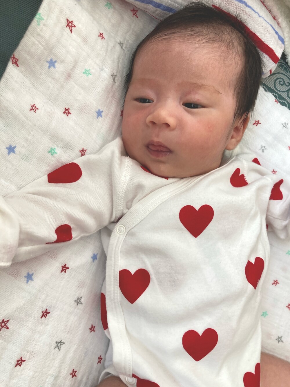 「あかちゃんコーデ、女の子、新生児、プチバトー、プチバトー(PETIT BATEAU)、ハート、0ヶ月」｜「PETIT BATEAUのアイテム（ロンパース、ホワイト系）」を使った、h_____kさん（キッズ・60cm）の夏コーディネートの1枚目の写真