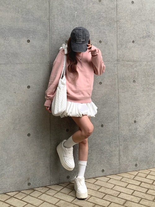 「NEUNA(ヌナ)のサテンバルーンミニスカート(スカート)」を使った、mayu さん(レディース・153cm)の冬コーディネート