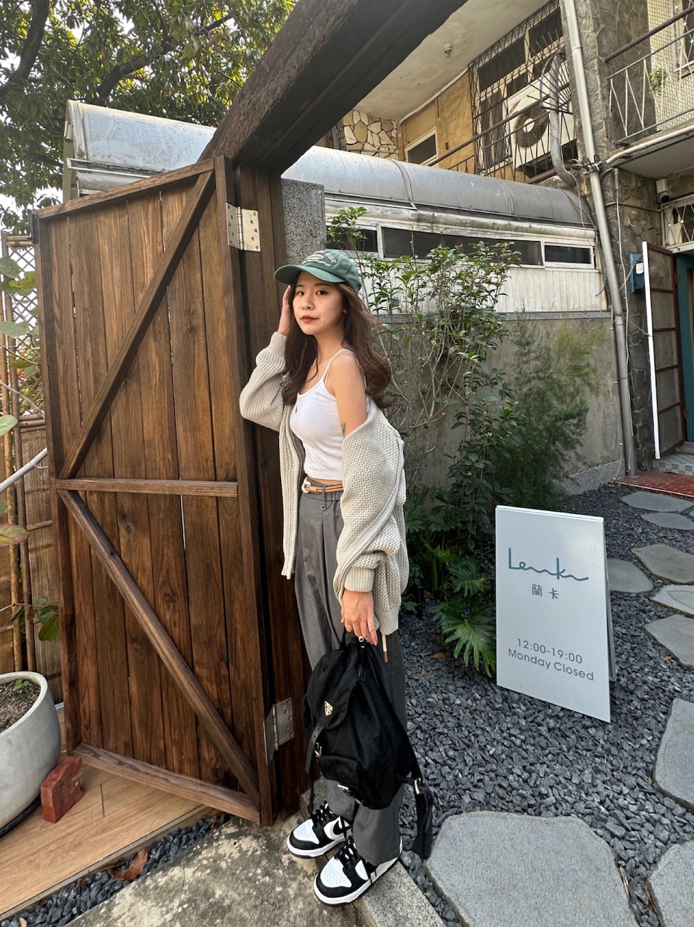 「PRADA、NIKE、christian dior」｜「NIKEのアイテム（スニーカー、ホワイト系）」を使った、Abby🇹🇼さん（レディース・163cm）の春コーディネートの1枚目の写真