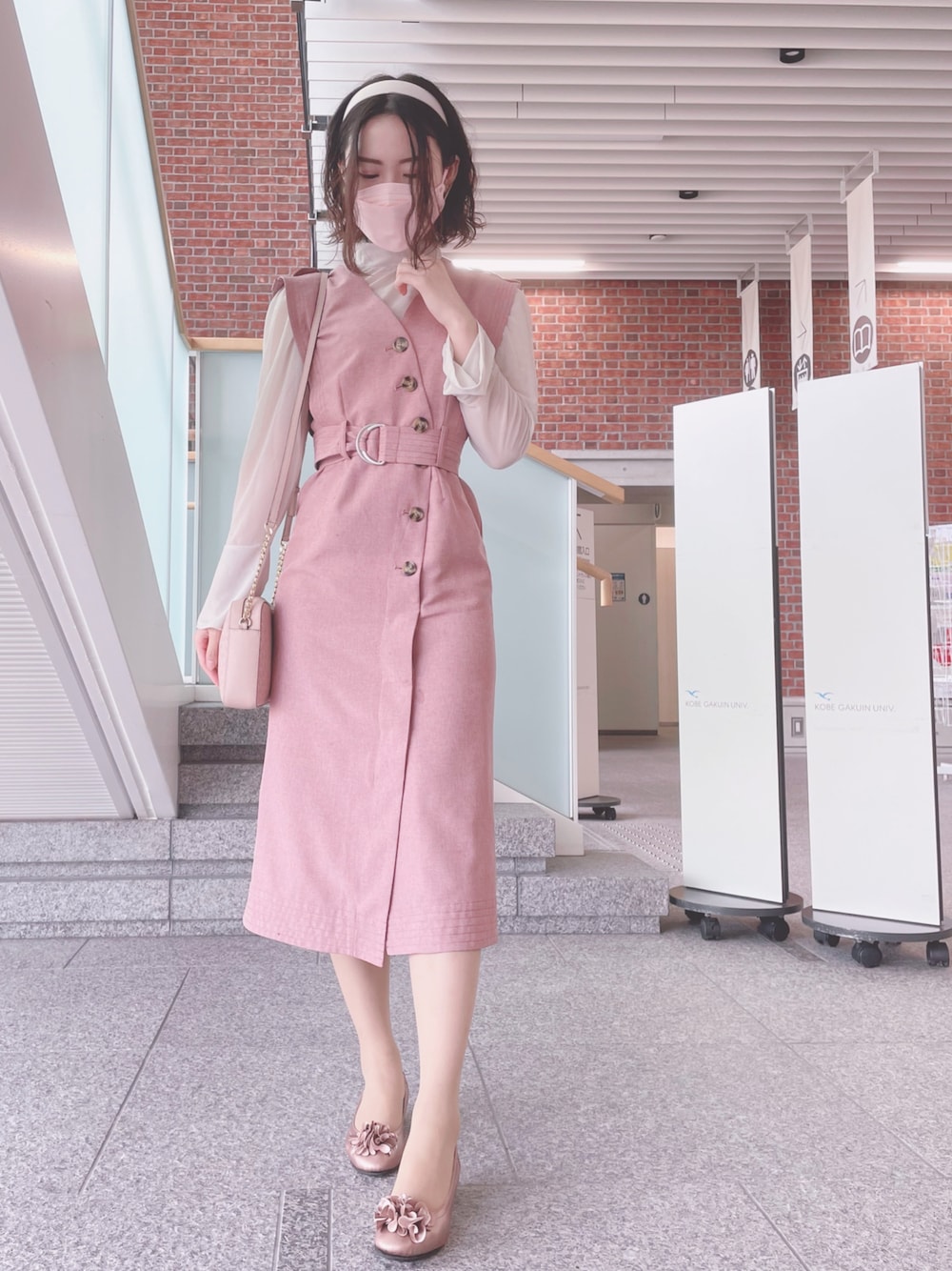 LILY BROWN（リリーブラウン）の「ベルト付きステッチワンピース 