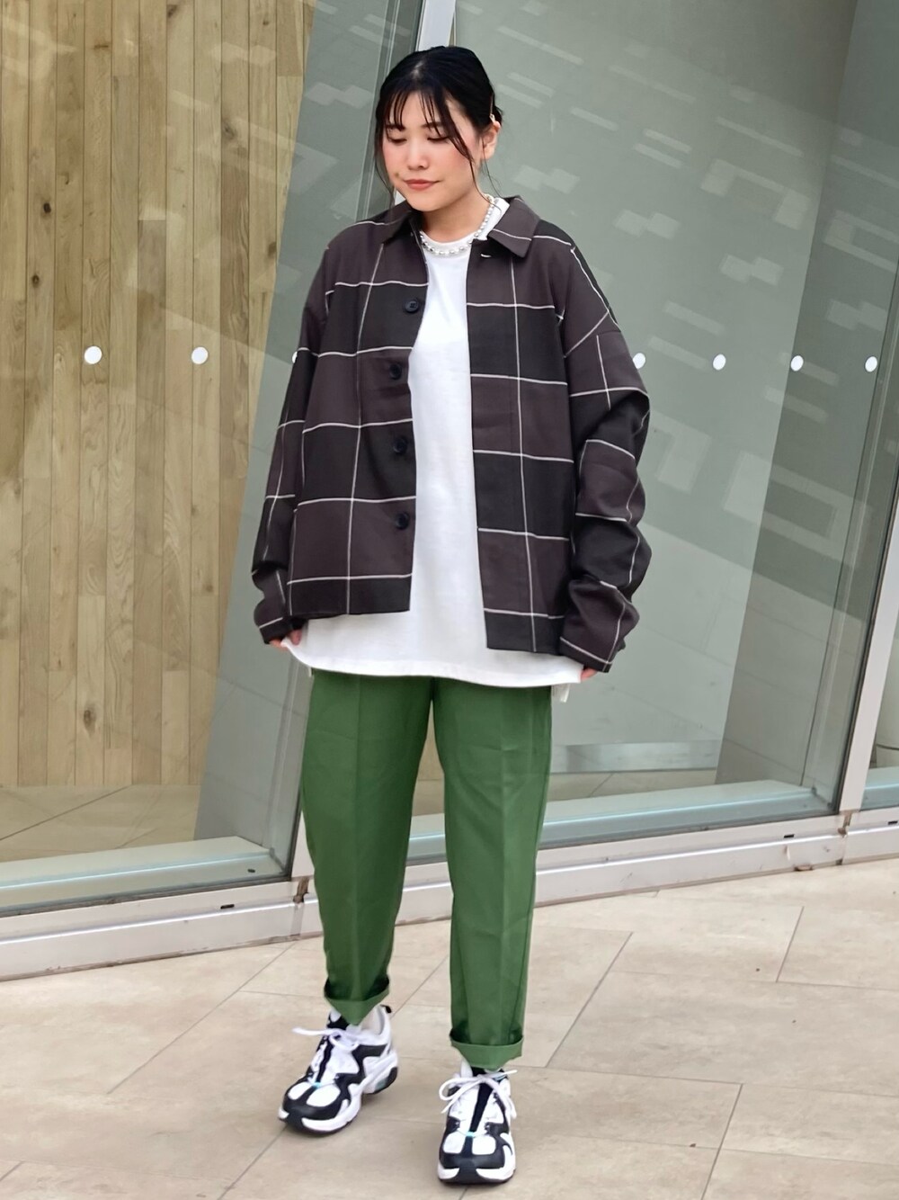 「だから秋服が好き、今日のコーデ、カジュアル、着回しコーデ、オトナ女子、ootd、カラーパンツ、低身長、ジュンレッド(JUNRed)、Junred、チェック、ロンT、パールネックレス、ブルゾン」｜「JUNREDのアソートプリントTシャツ（Tシャツ/カットソー、ホワイト系）」を使った、tomoさん（レディース・152cm）の秋コーディネートの1枚目の写真