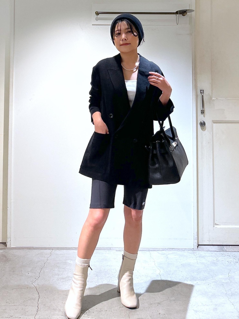 「オーレンティ、アメリカーナ、ヘアバンド、ヘアアクセ、エリッカ、salon_springouter、初春コーデ、春コーデ、初夏コーデ、冬コーデ、お出かけコーデ、旅行コーデ、アウトドアコーデ、フェスコーデ、推し活コーデ」｜「SALON adam et rope'の【セットアップ対応】リネンドンゴロスダブルジャケット（テーラードジャケット、ブラック系）」を使った、tomoさん（レディース・152cm）の冬コーディネートの1枚目の写真