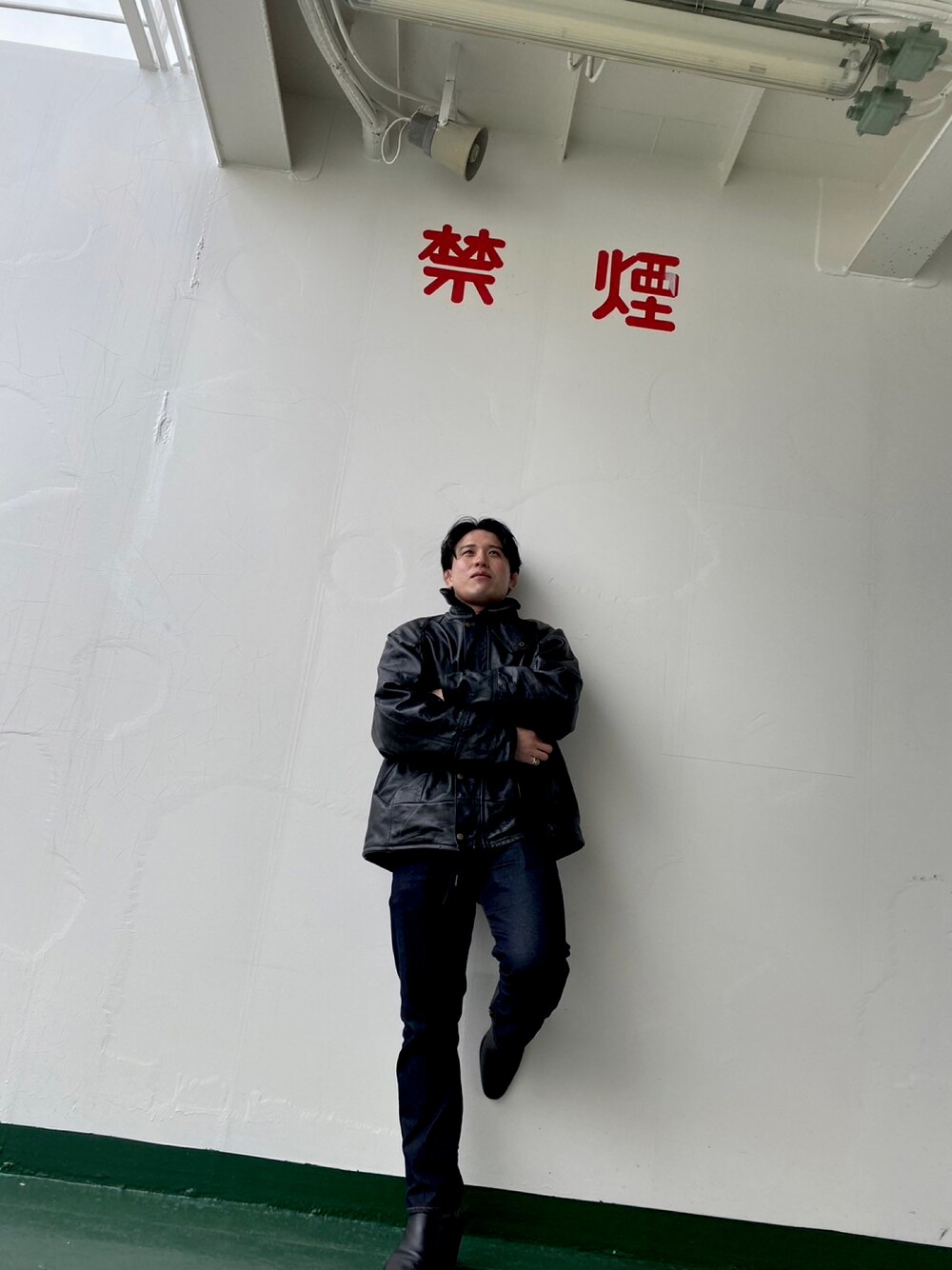 「レザージャケット、大人カジュアル、古着MIX、モード、シンプルスタイル、古着好きな人と繋がりたい」｜「Levi'sのアイテム（デニムパンツ、ブラック系）」を使った、T@さん（メンズ・160cm）の冬コーディネートの1枚目の写真